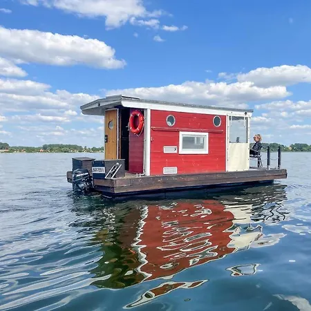 Hausflossvermietung Auf Der Peene Am Kummerower See In Mecklenburg Vorpommern 15 Ps Dargun Exterior photo