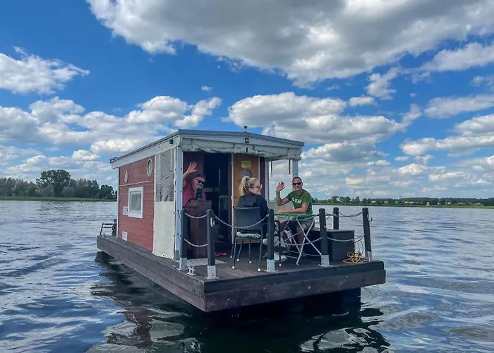 Hausflossvermietung Auf Der Peene Am Kummerower See In Mecklenburg Vorpommern 15 Ps