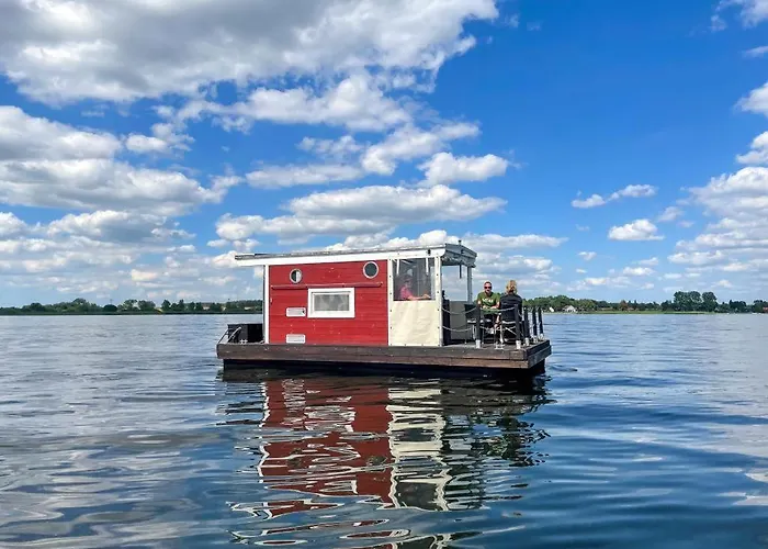 Hausflossvermietung Auf Der Peene Am Kummerower See In Mecklenburg Vorpommern 15 Ps