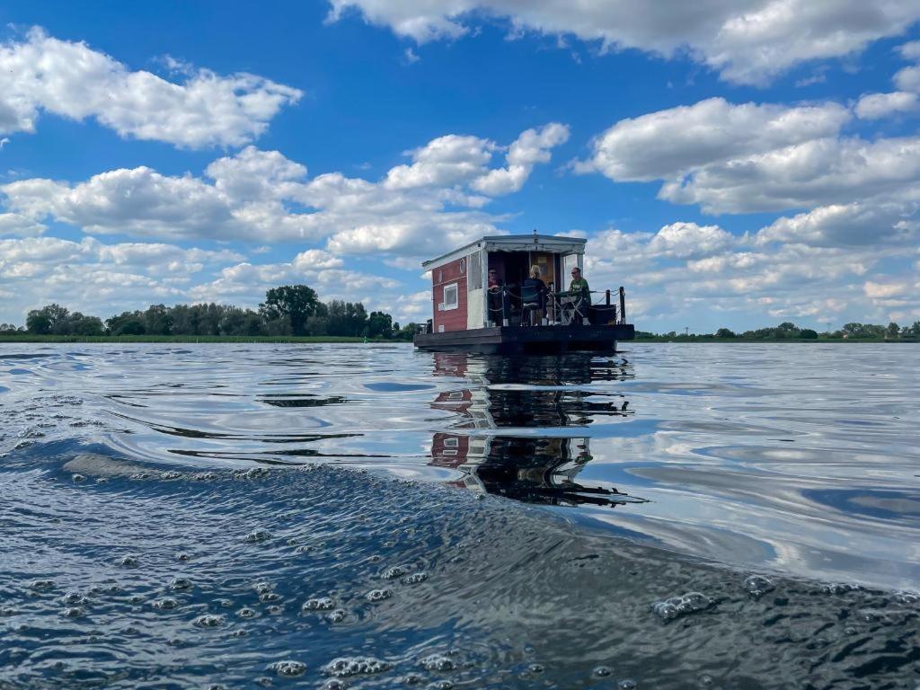 Botel Hausflossvermietung Auf Der Peene Am Kummerower In Mecklenburg Vorpommern 15 Ps Dargun