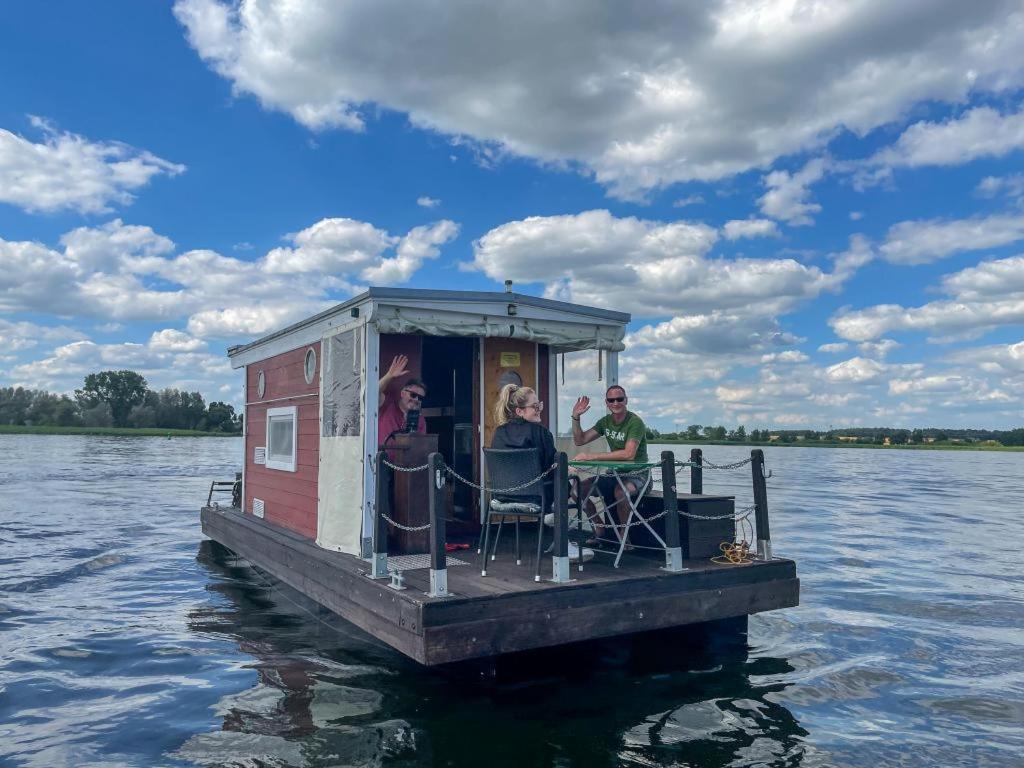 Hausflossvermietung Auf Der Peene Am Kummerower In Mecklenburg Vorpommern 15 Ps Dargun