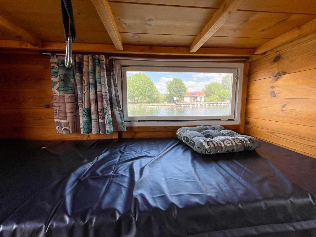 Botel Hausflossvermietung Auf Der Peene Am Kummerower In Mecklenburg Vorpommern 15 Ps *