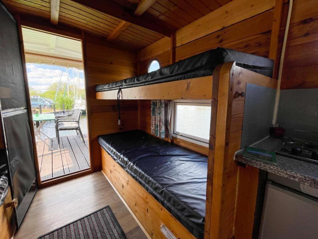 Botel Hausflossvermietung Auf Der Peene Am Kummerower In Mecklenburg Vorpommern 15 Ps *
