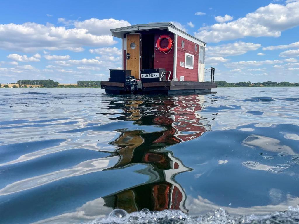 Botel Hausflossvermietung Auf Der Peene Am Kummerower In Mecklenburg Vorpommern 15 Ps