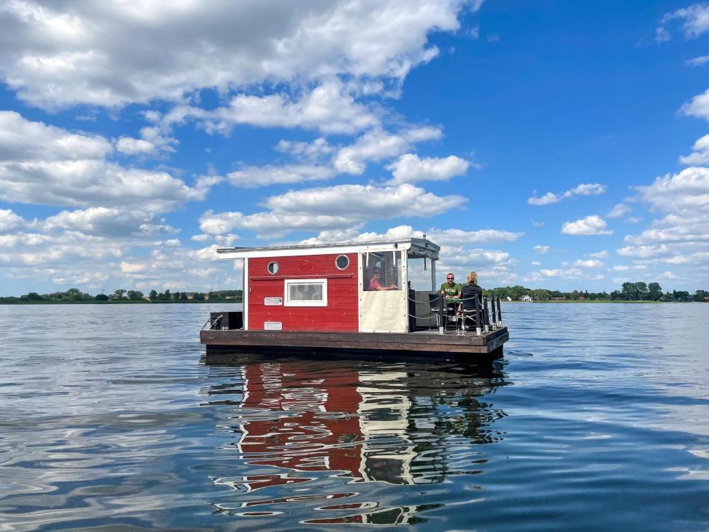 Hausflossvermietung Auf Der Peene Am Kummerower In Mecklenburg Vorpommern 15 Ps Dargun