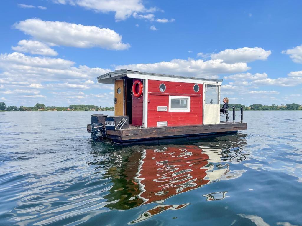 Botel Hausflossvermietung Auf Der Peene Am Kummerower In Mecklenburg Vorpommern 15 Ps *